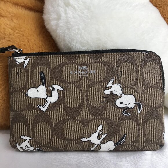 NWT Coach X Peanuts Corner Zip Wristlet Wallet With Snoopy & Woodstock - Picture 1 of 9